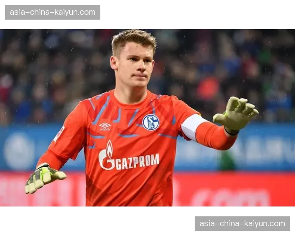 沙尔克门将施沃洛专访:谈保级压力与在费尔廷斯的难忘瞬间